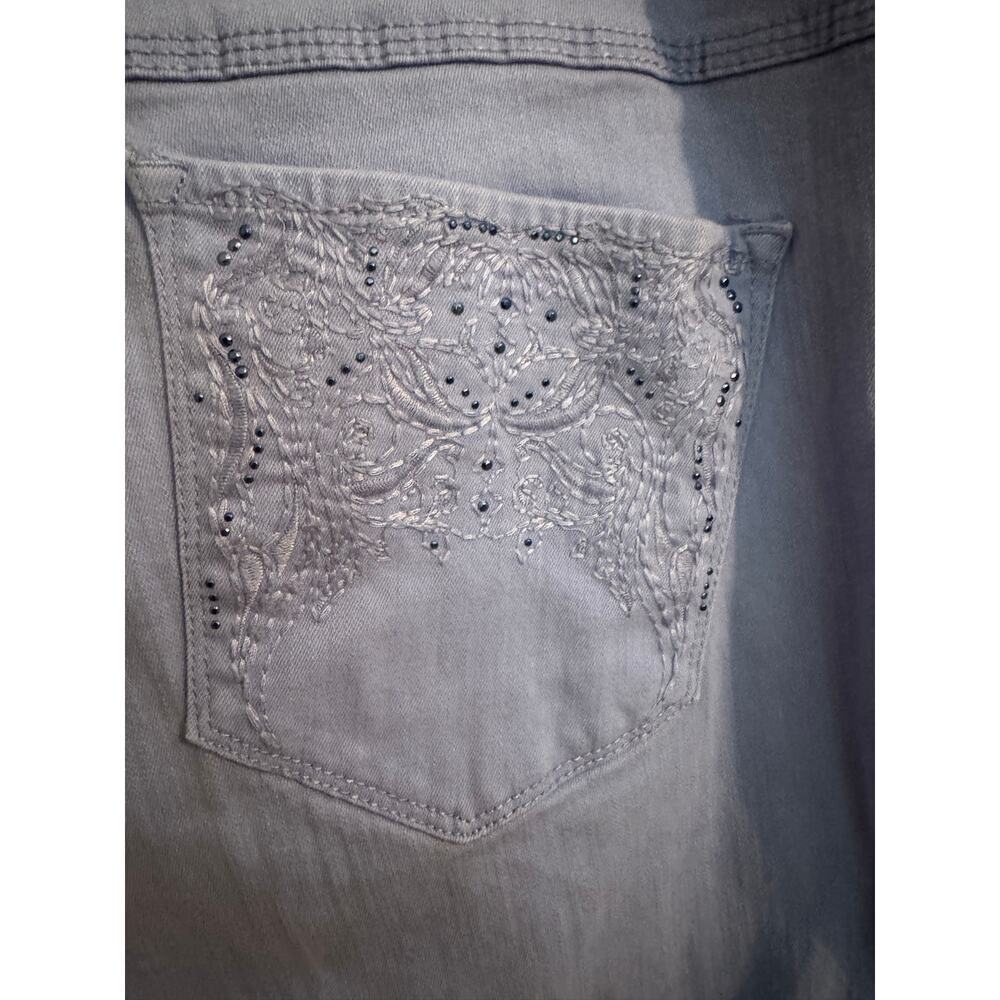 Gloria Vanderbilt Jordyn Capri Jeans Embroidered Embellished Jewels Blue 18W - Picture 6 of 8